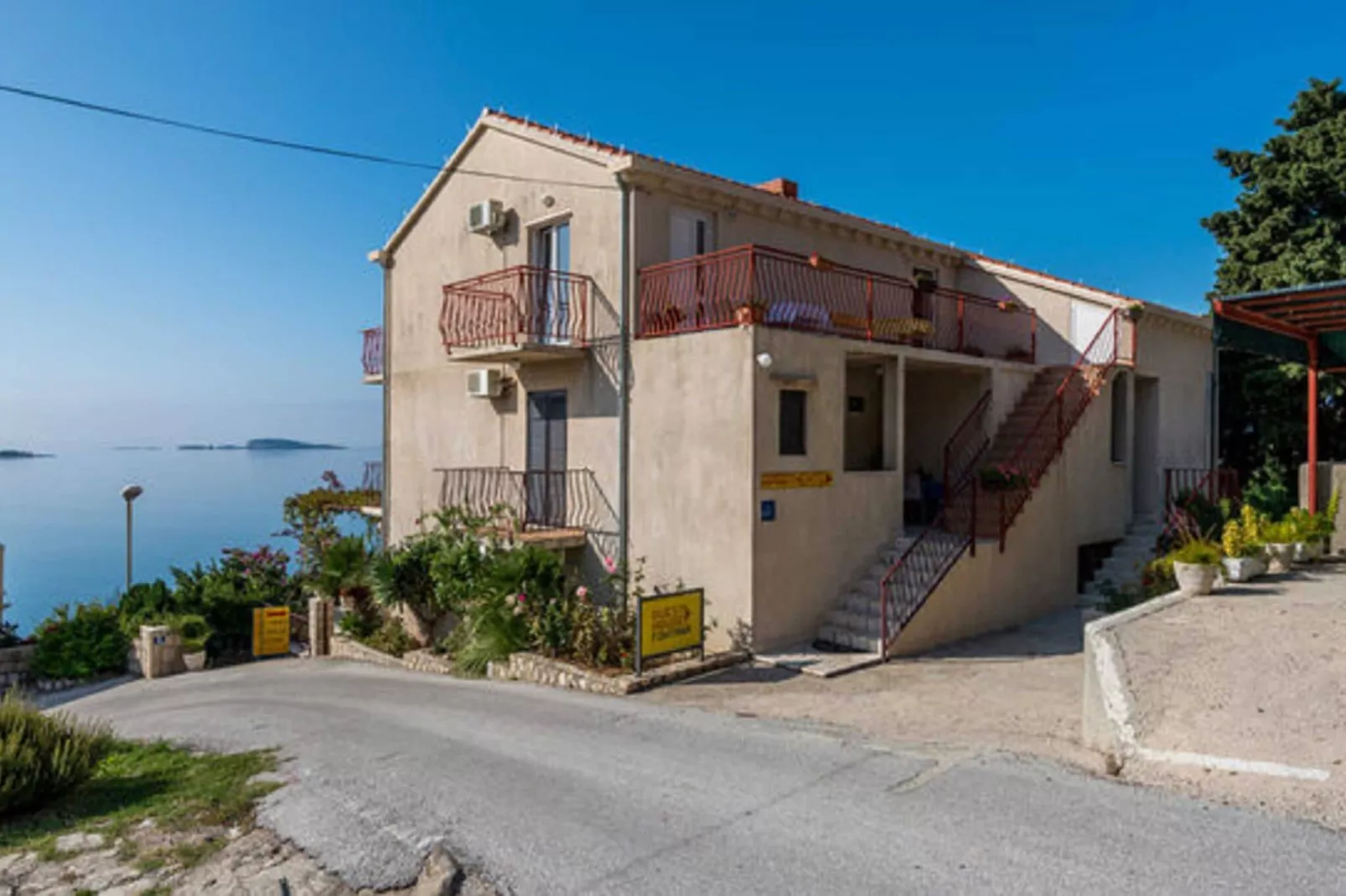 Guest House Fontana -  Studio Apartment with Sea View (2 Adults)-Außenbereich