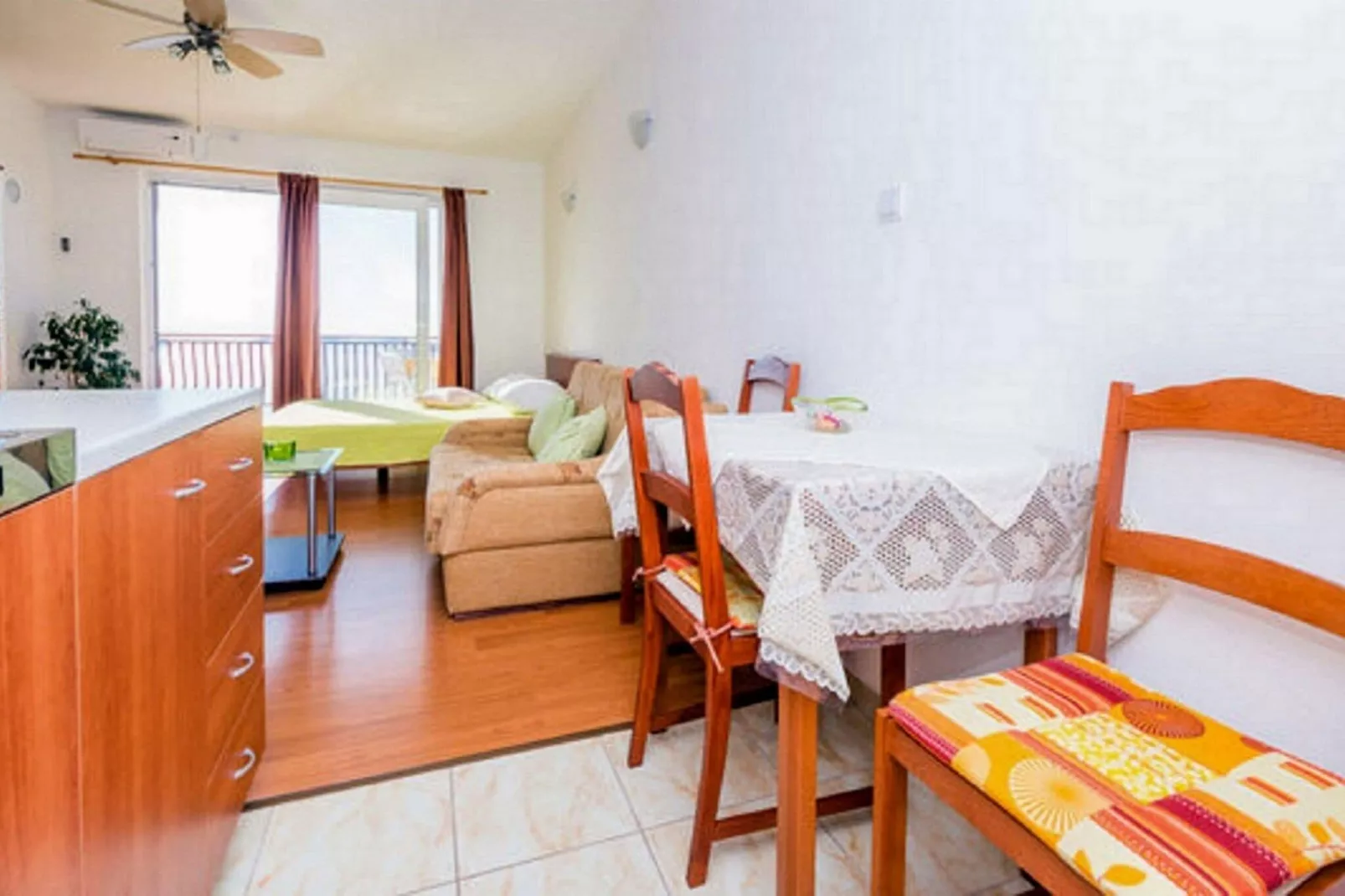 Guest House Fontana - Superior Studio with Sea View (2 Adults)-Dining room