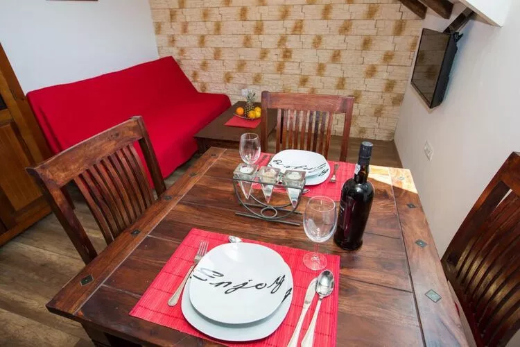 Villa Mia - One Bedroom Apartment (Top Floor)-Esszimmer
