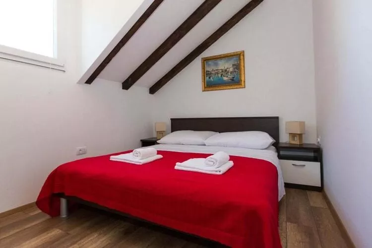 Villa Mia - One Bedroom Apartment (Top Floor)-Schlafzimmer