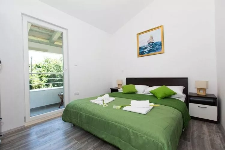 Villa Mia - One Bedroom Apartment With Balcony-Chambre