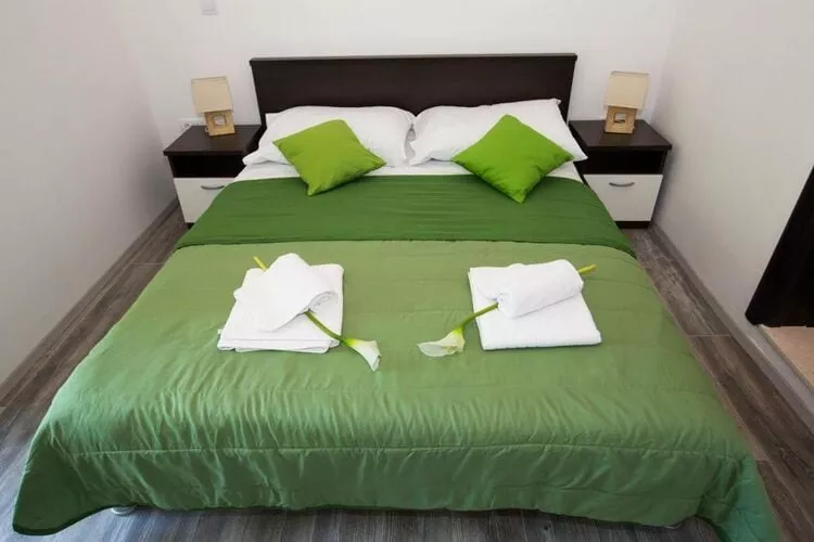 Villa Mia - One Bedroom Apartment With Balcony-Chambre