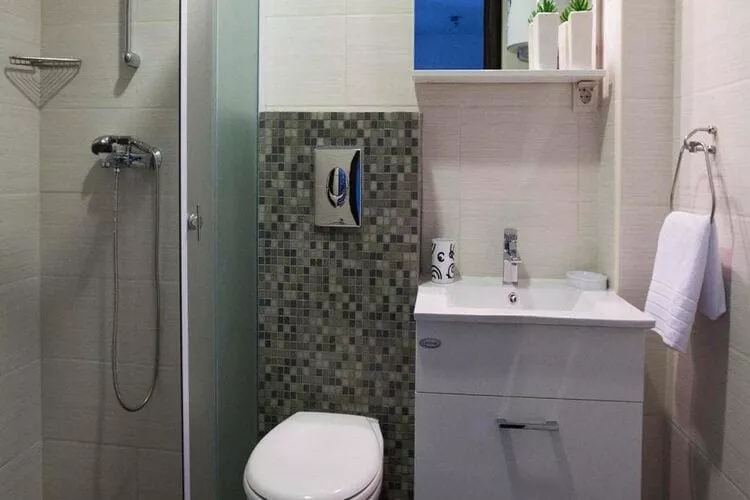 Villa Mia - One Bedroom Apartment With Balcony-Salle de bain