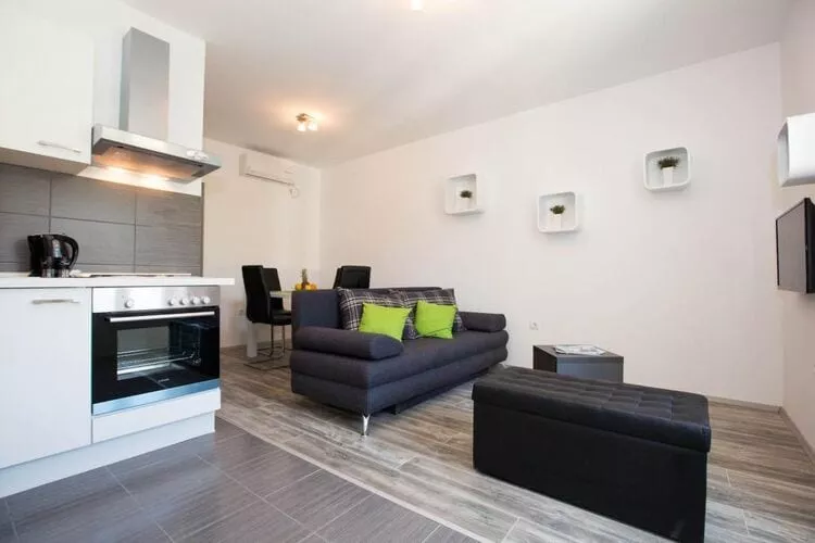 Villa Mia - Standard One Bedroom Apartment With Balcony-Salon
