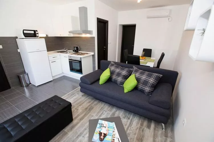 Villa Mia - Standard One Bedroom Apartment With Balcony-Salon