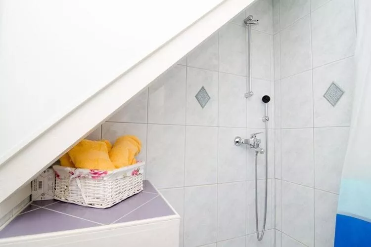 Rooms Lavanda & Ruzmarin - Double Room with Private Bathroom-Bathroom