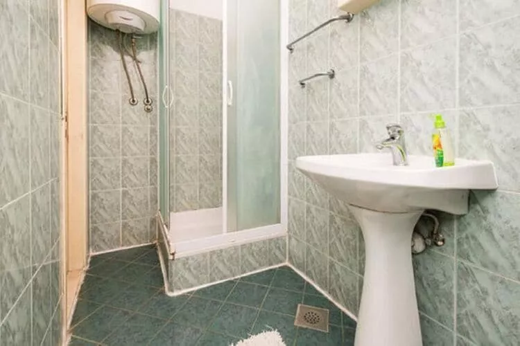 Rooms Kisic - Twin Room with Shared Bathroom-Bathroom