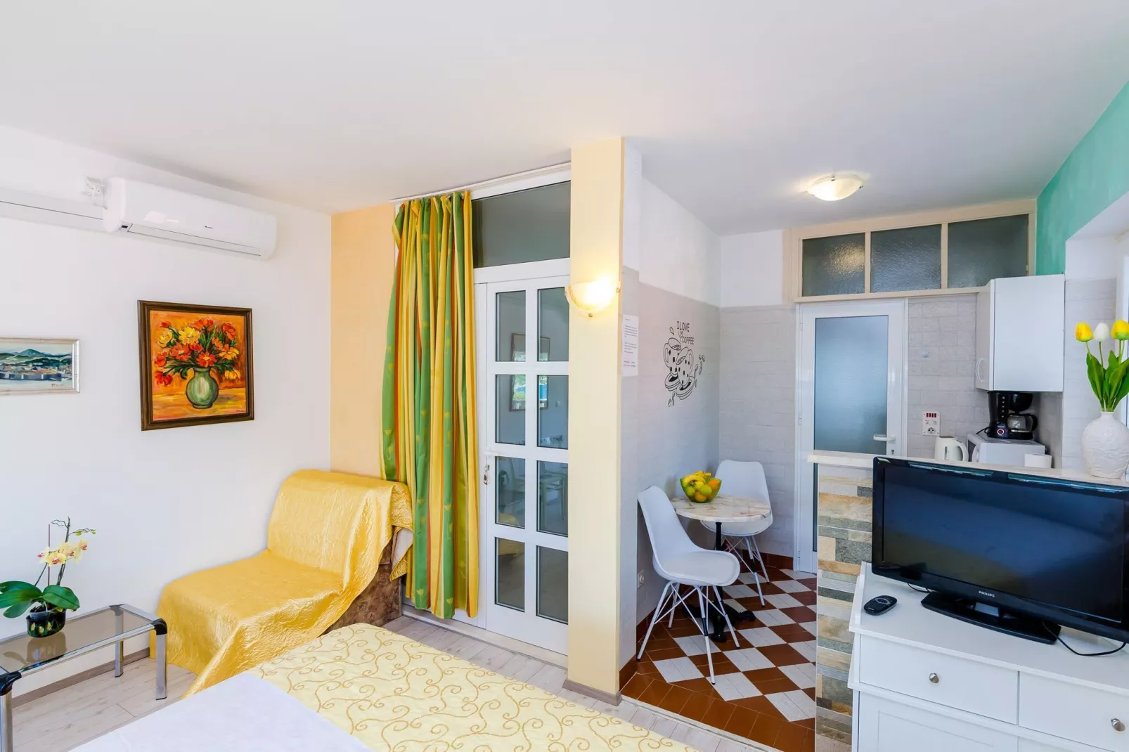 Guest House Avdic - Studio Apartment with Balcony and Sea View-Bedroom