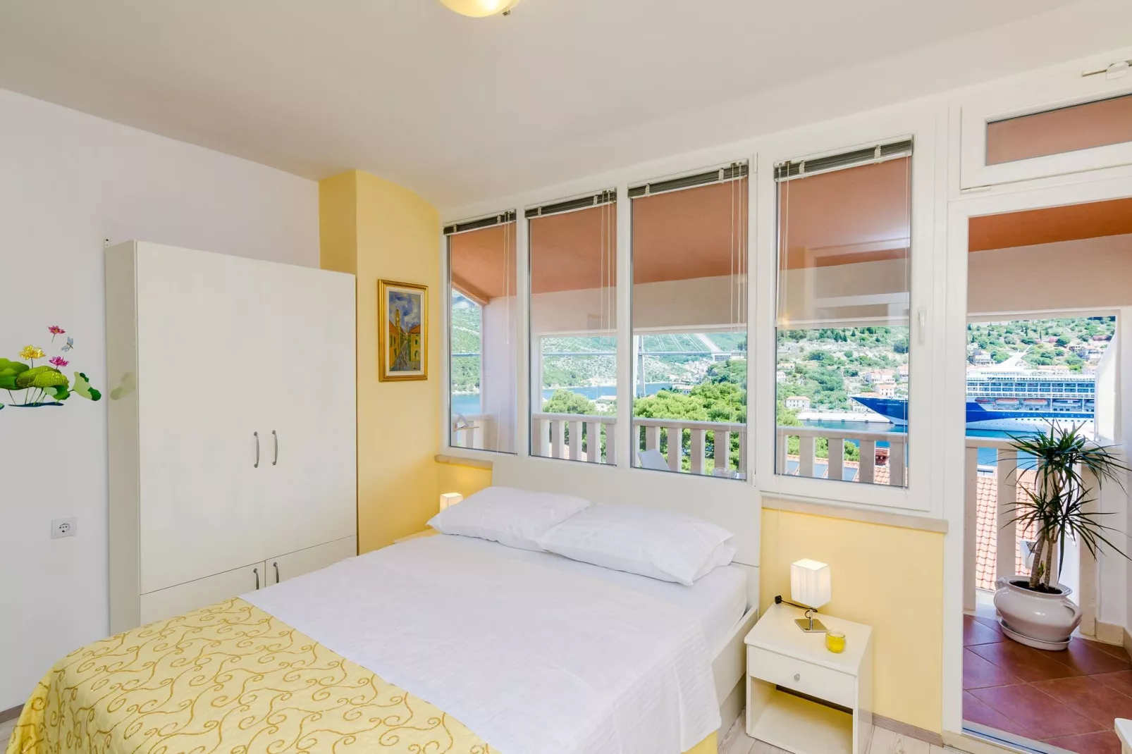 Guest House Avdic - Studio Apartment with Balcony and Sea View-Bedroom