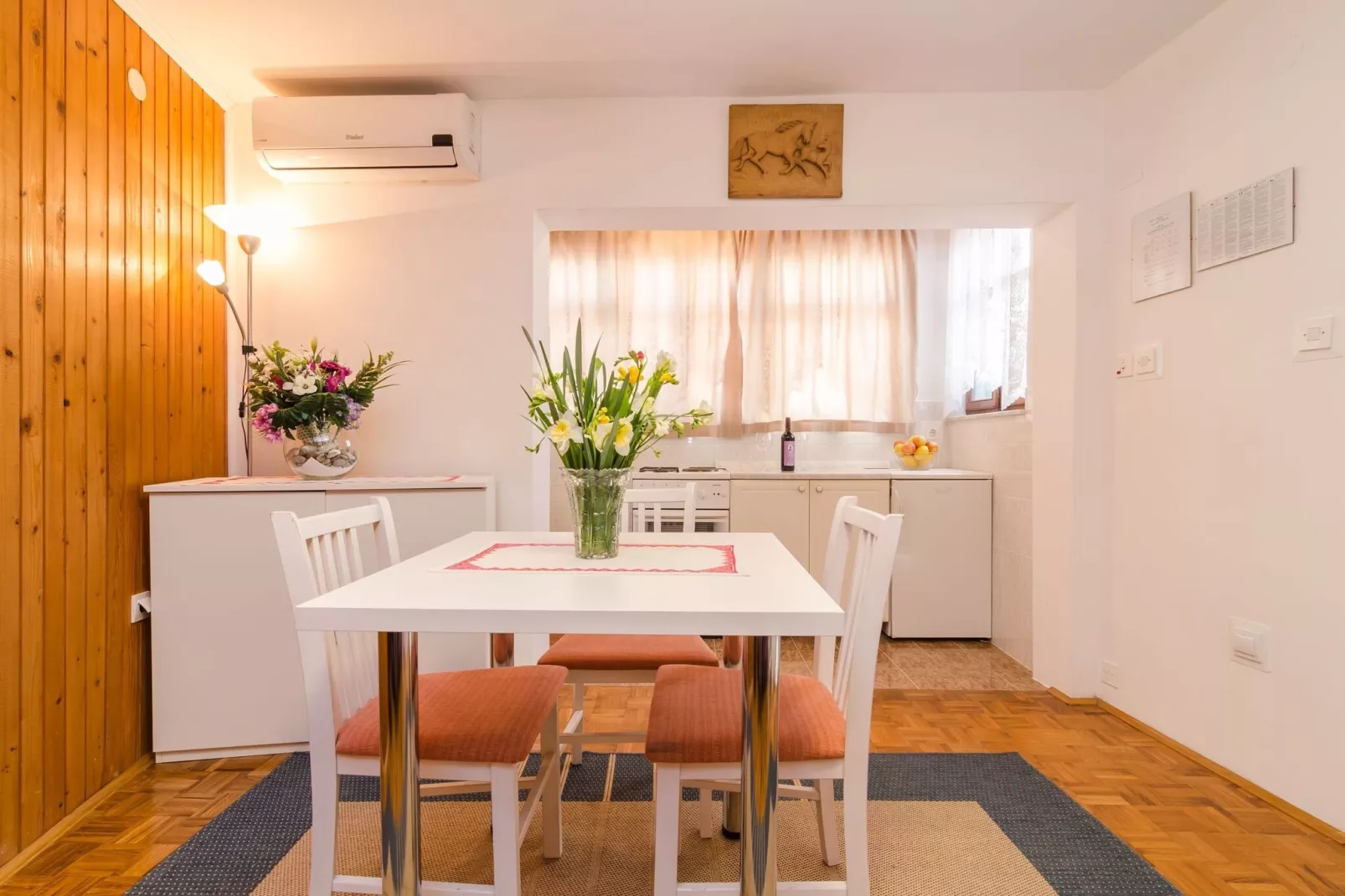 Guest House Vulic - One-Bedroom Apartment-Dining room