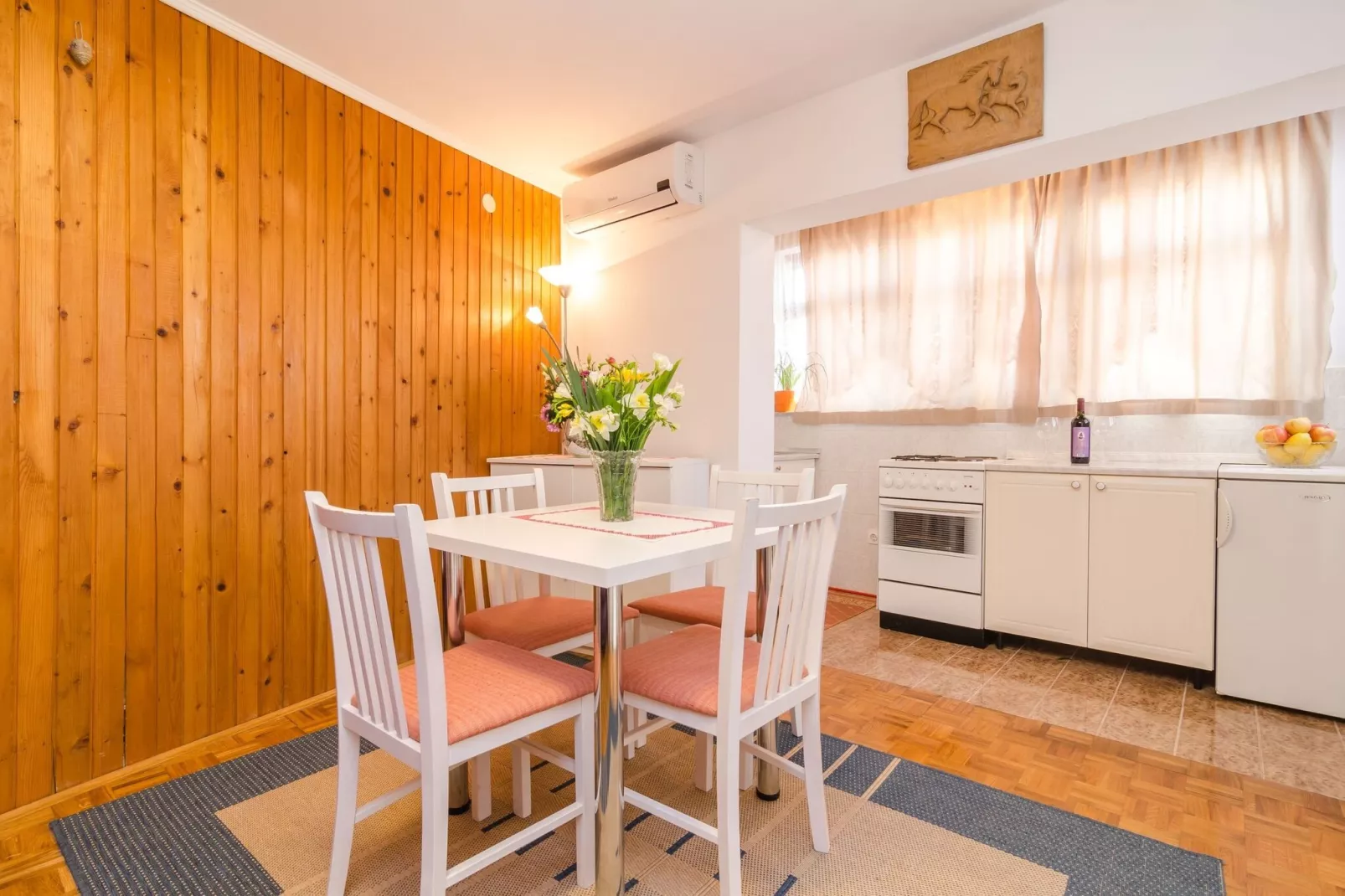 Guest House Vulic - One-Bedroom Apartment-Dining room