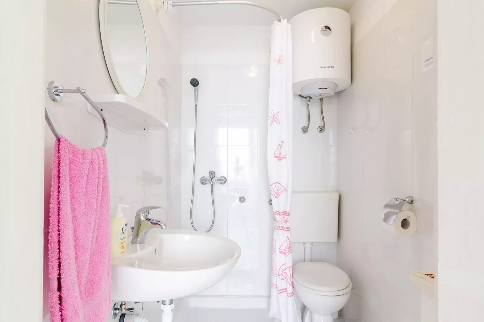 Guest House Vulic - One-Bedroom Apartment-Bathroom