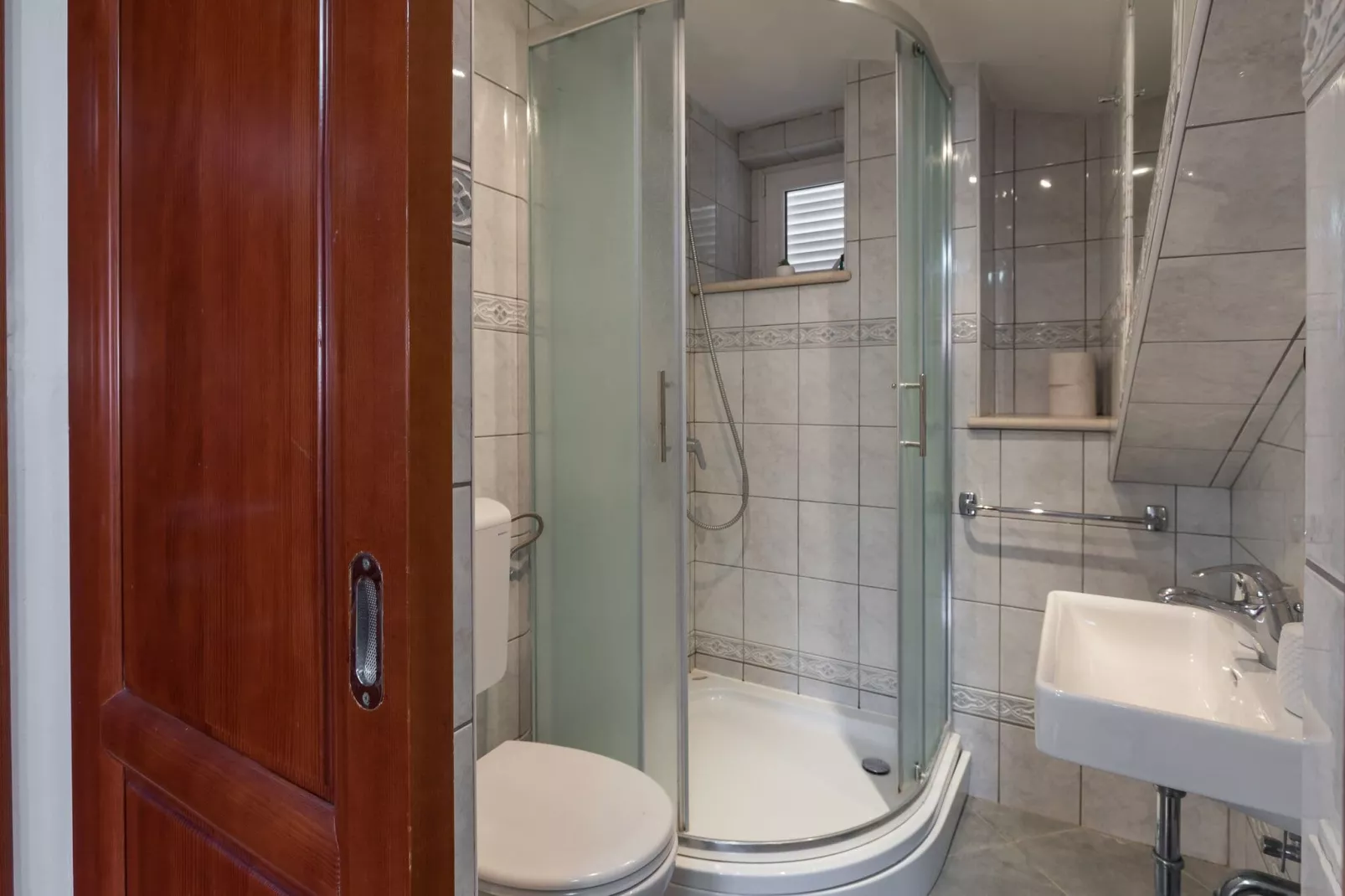Apartments Ivana Old Town - Standard Studio - APT3-Bathroom