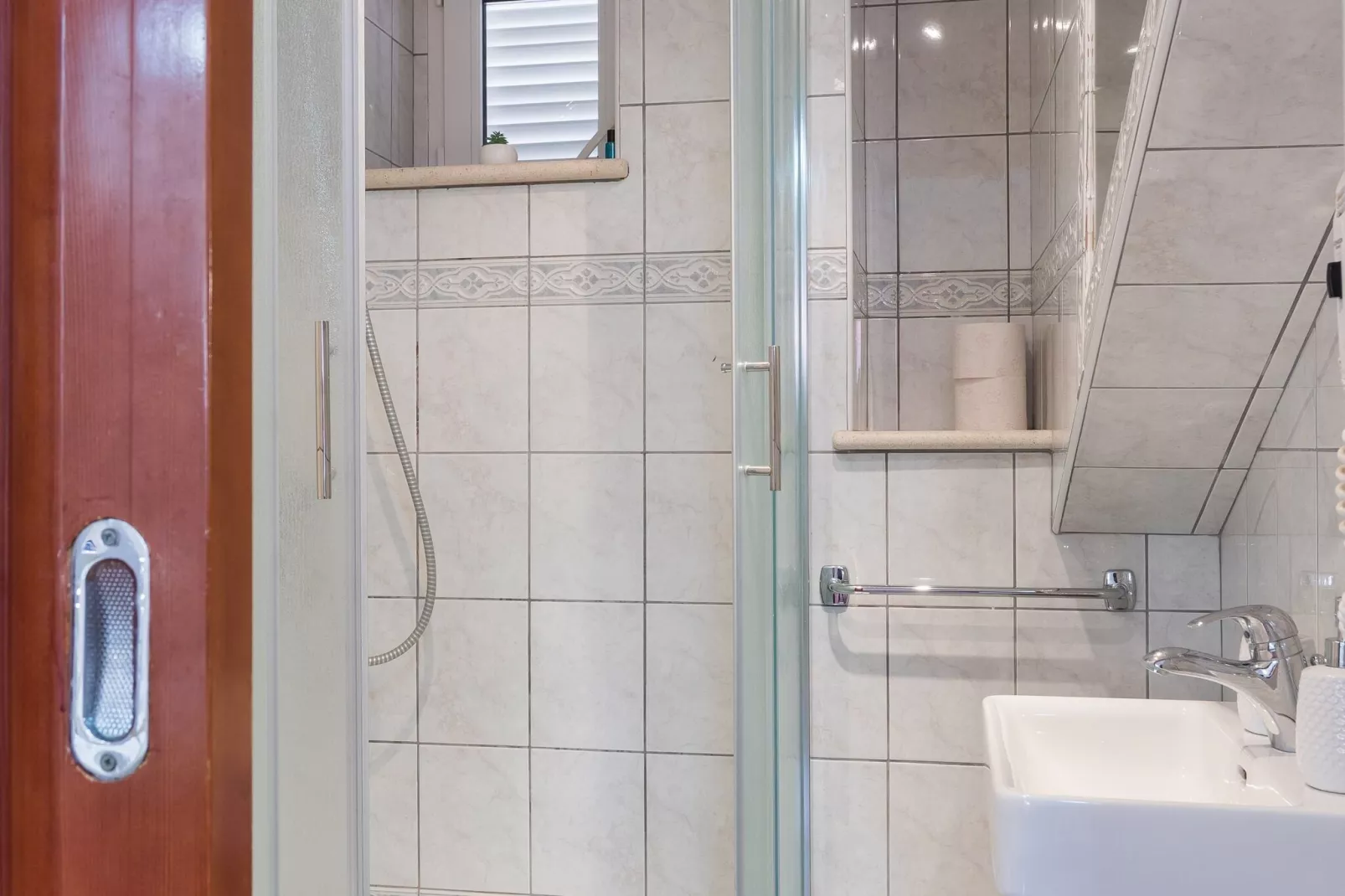 Apartments Ivana Old Town - Standard Studio - APT3-Bathroom