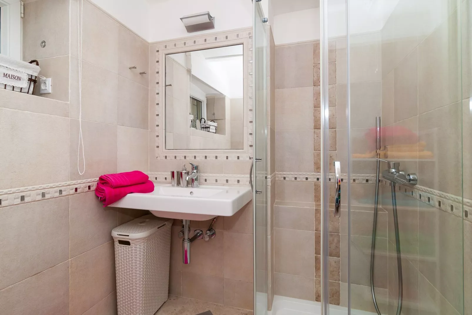 Apartments Carmen & Tosca - Two-Bedroom Apartment with Terrace-Badezimmer