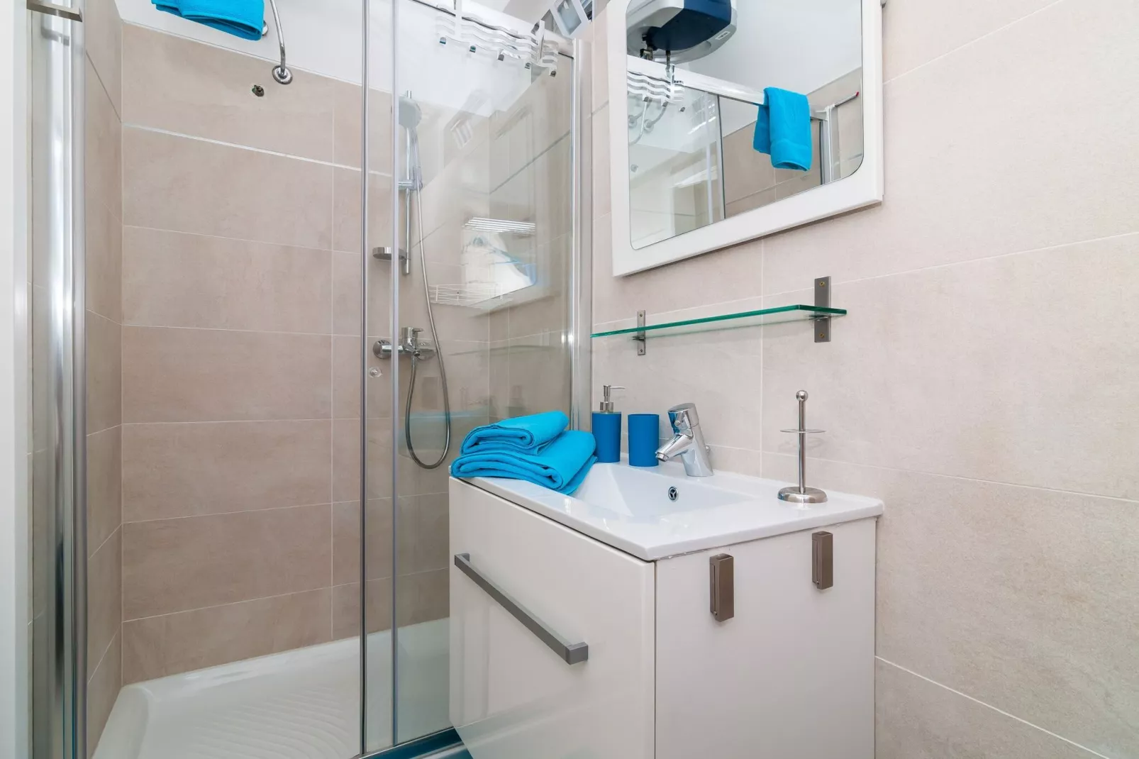 Apartments Carmen & Tosca -Studio with Patio-Salle de bain