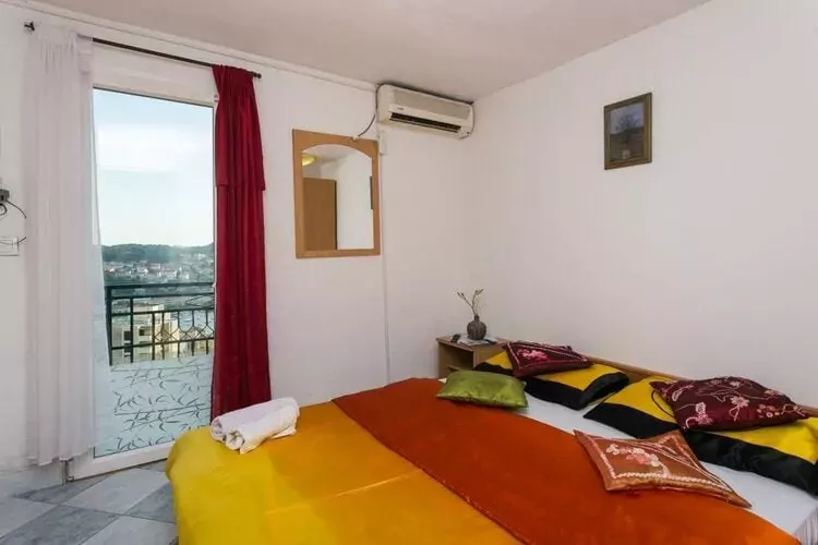 Guest House Barbara - Double Room with Shared Bathroom 6-Bedroom