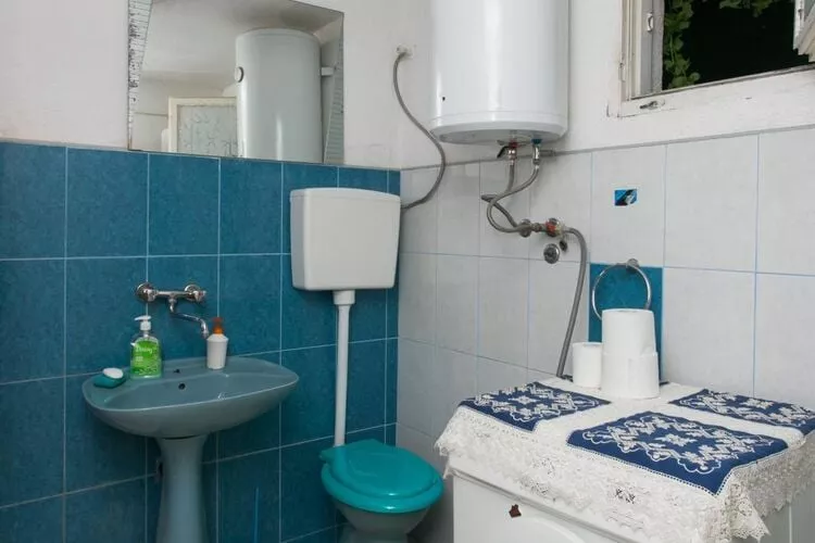 Guest House Barbara - Double Room with Shared Bathroom 6-Bathroom