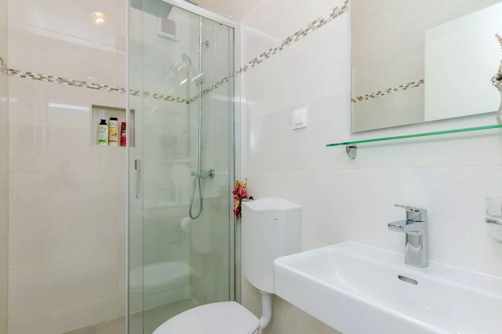 Rooms Batina - Double Room-1-Bathroom