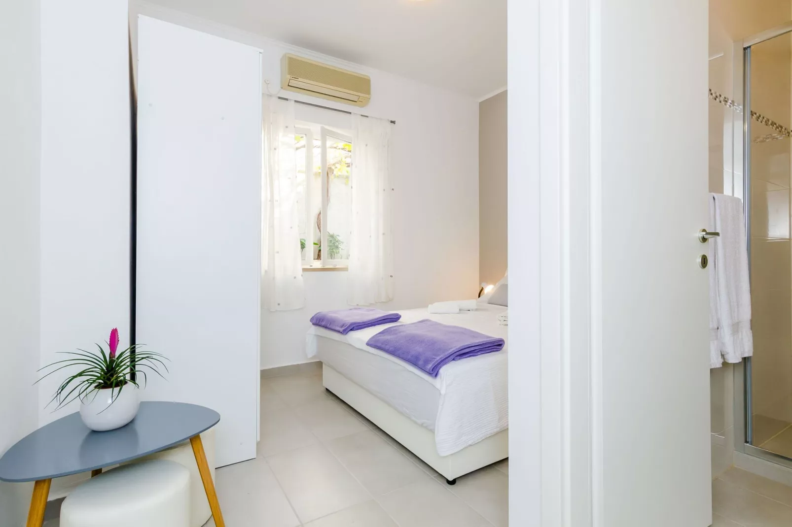 Rooms Batina - Double Room-1-Indoor