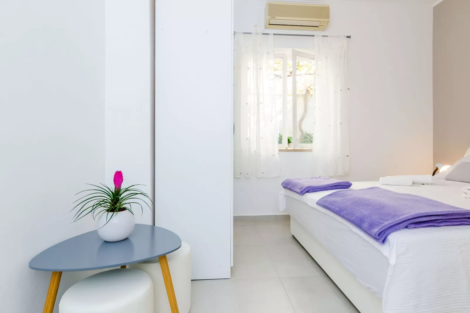 Rooms Batina - Double Room-1-Indoor