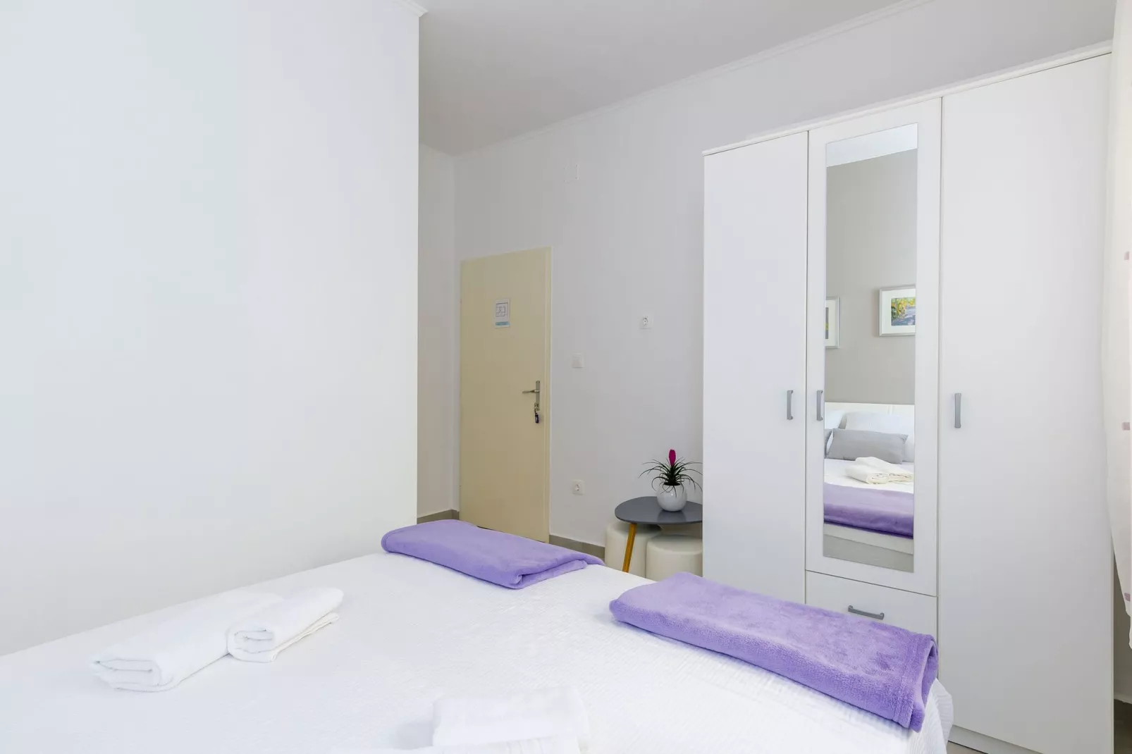 Rooms Batina - Double Room-1-Indoor