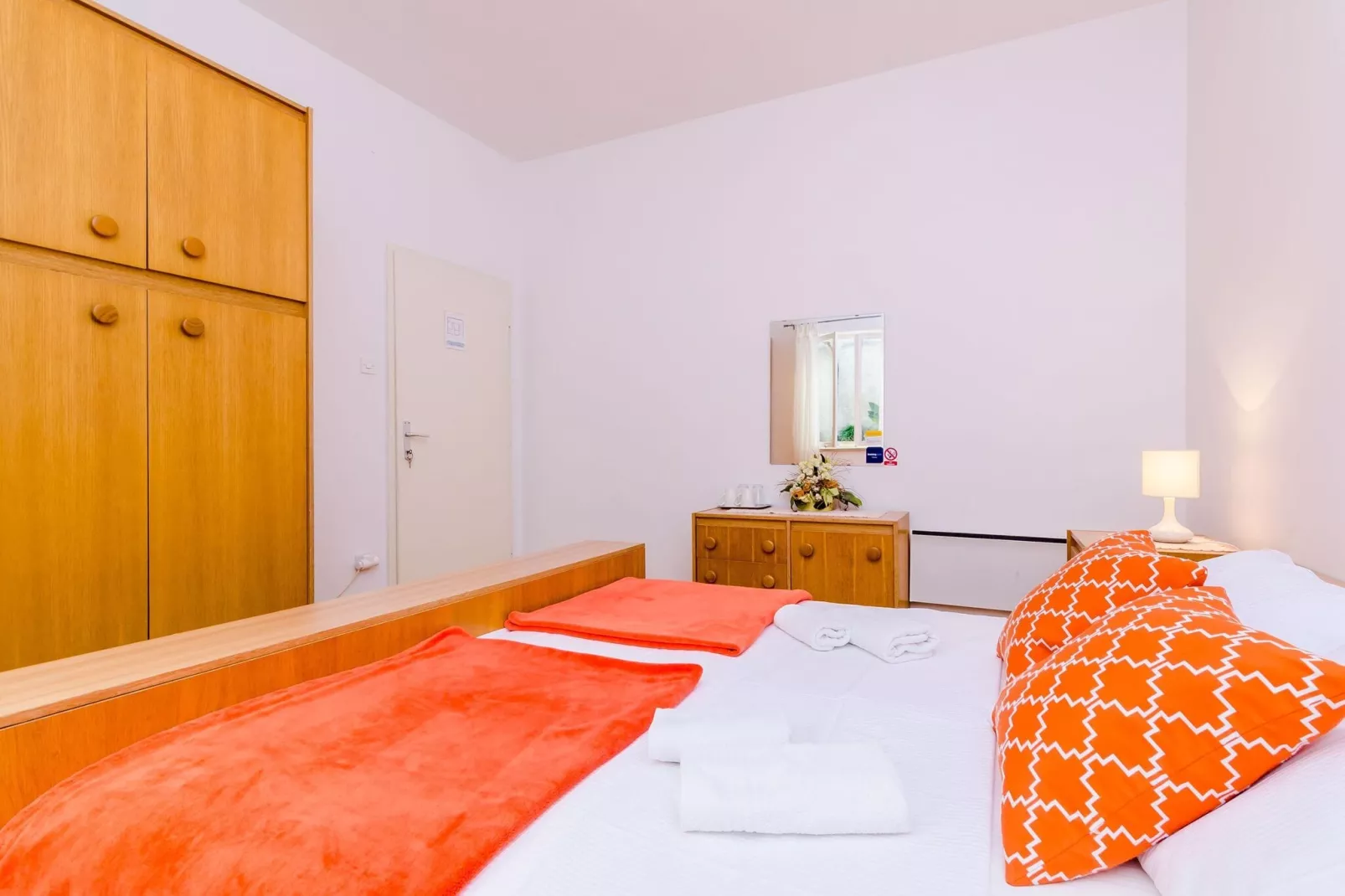 Rooms Batina- Standard Double Room-2-Indoor