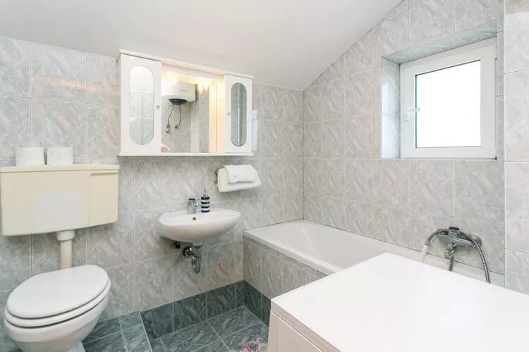 Apartments Laura Mljet - One Bedroom Apartment with Balcony and Sea View-Bathroom