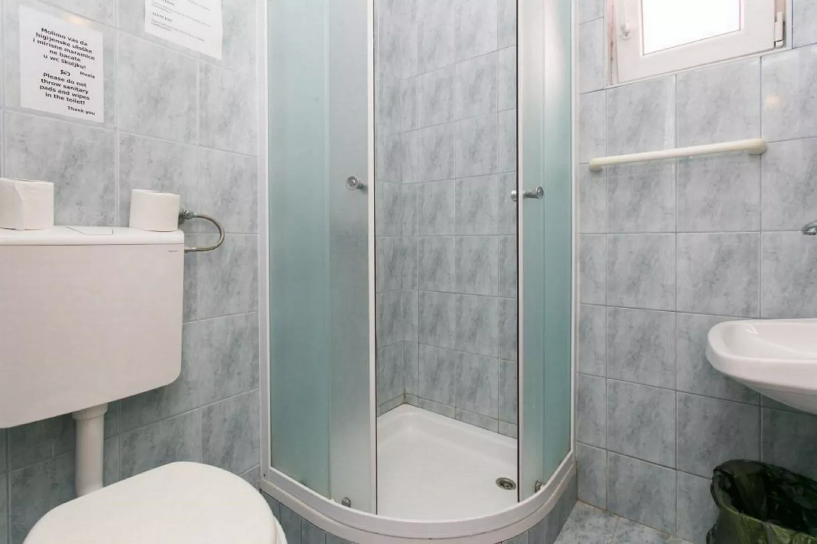 Apartments Franka Saplunara-One-Bedroom Apartment with Terrace and Sea View No1-Bathroom