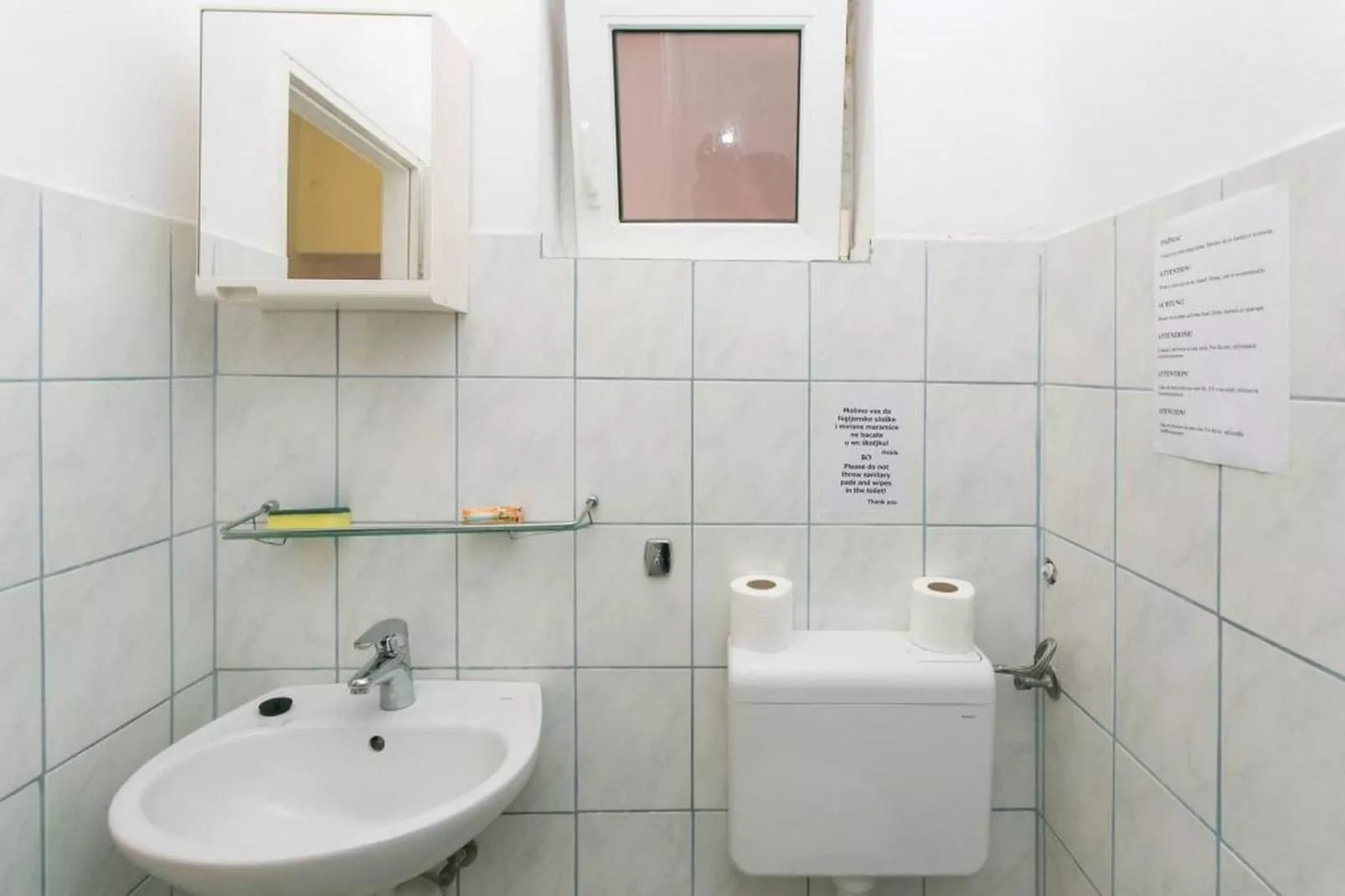 Apartments Franka Saplunara-Twin Room with Terrace and Sea view  No1-Bathroom