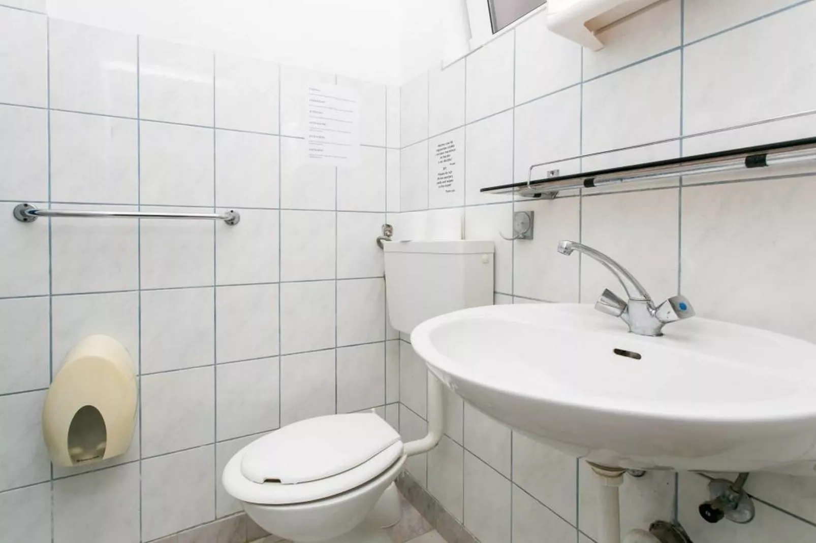 Apartments Franka Saplunara-Triple Room with Terrace and Sea View  No1-Bathroom