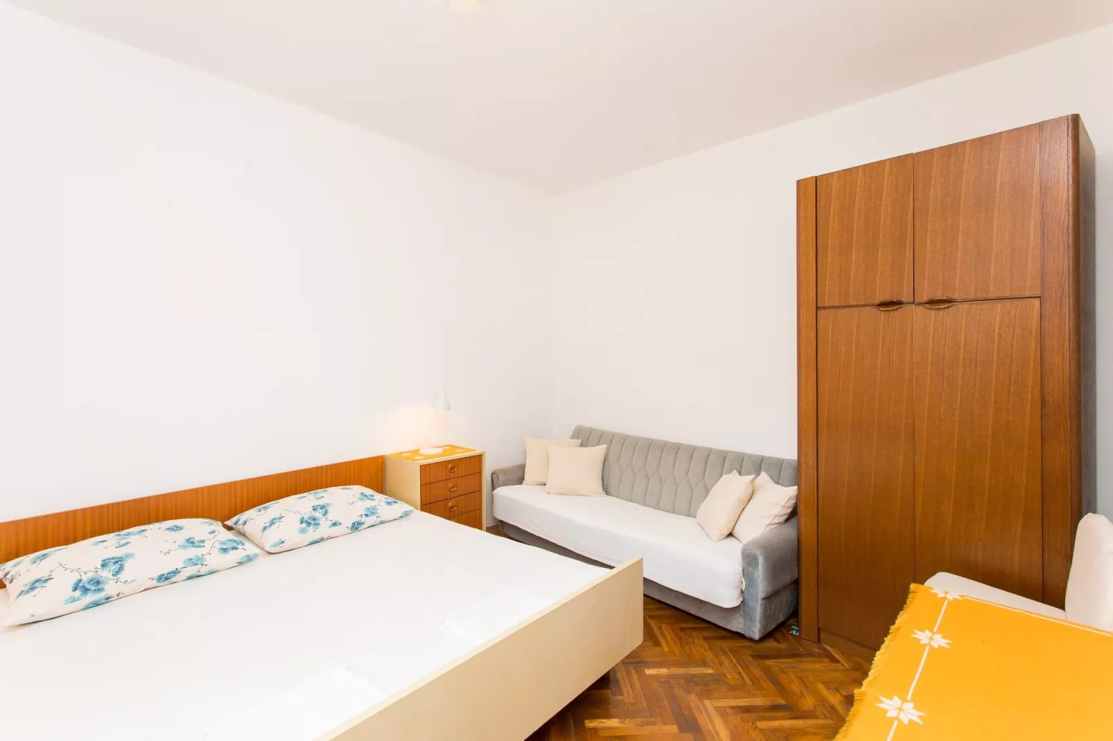 Guest House Ljubica - Double Room with External Bathroom -1-Schlafzimmer