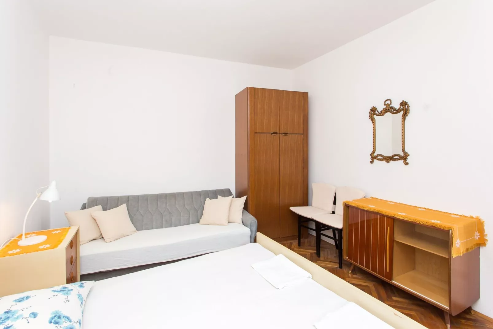 Guest House Ljubica - Double Room with External Bathroom -1-Schlafzimmer