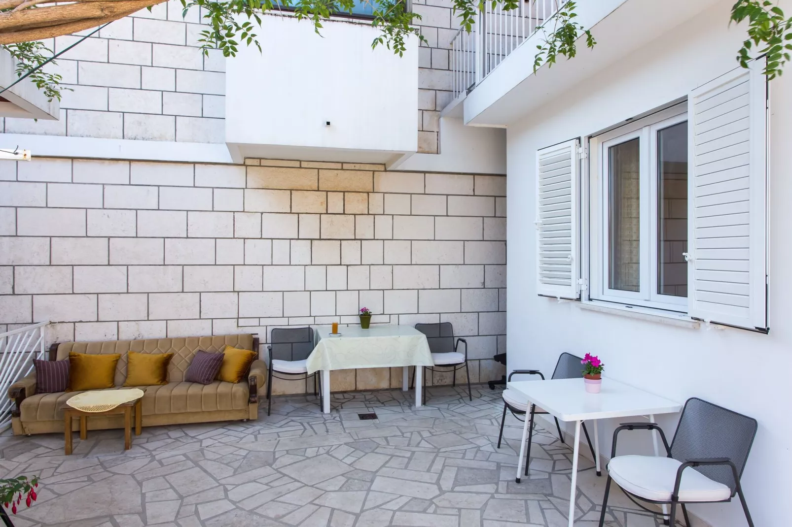 Guest House Ljubica - Double Room with External Bathroom -1-Terrasse