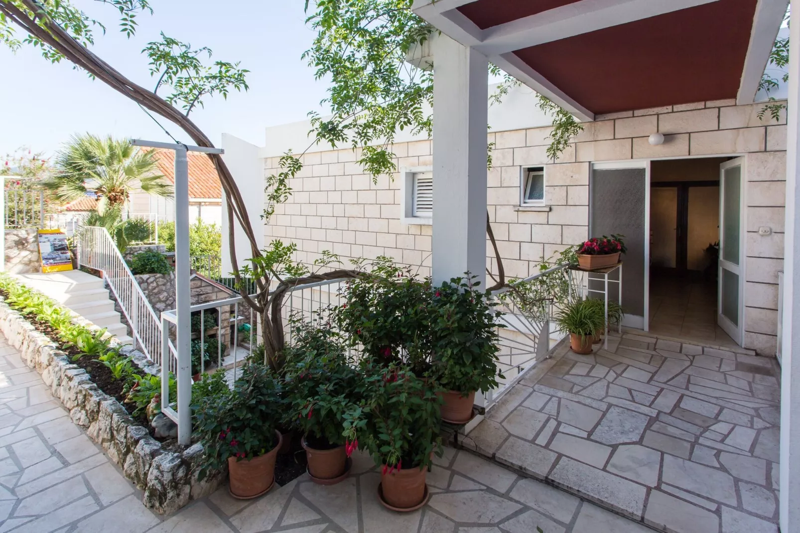 Guest House Ljubica - Double Room with External Bathroom -1-Terrasse