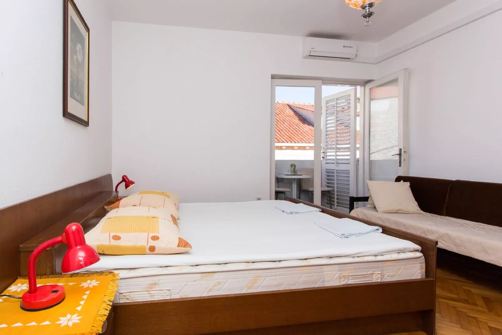 Guest House Ljubica - Double Room with Private Bathroom-2-Schlafzimmer