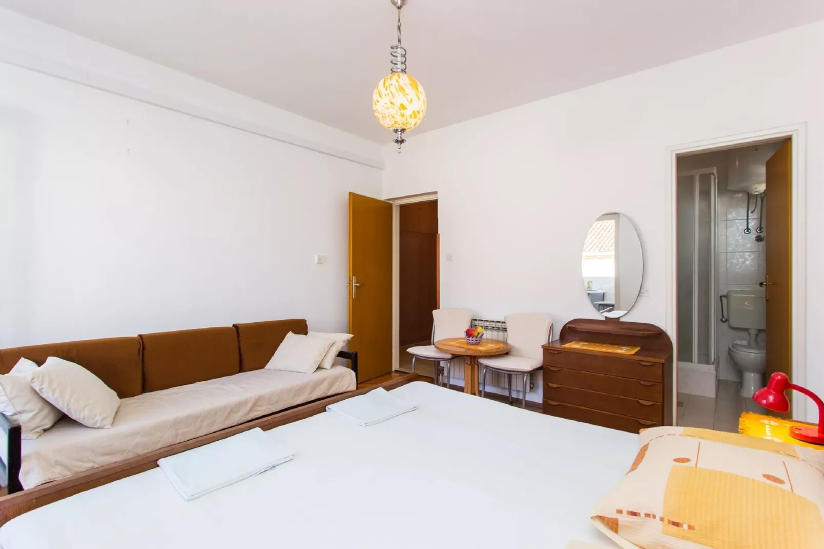 Guest House Ljubica - Double Room with Private Bathroom-2-Schlafzimmer