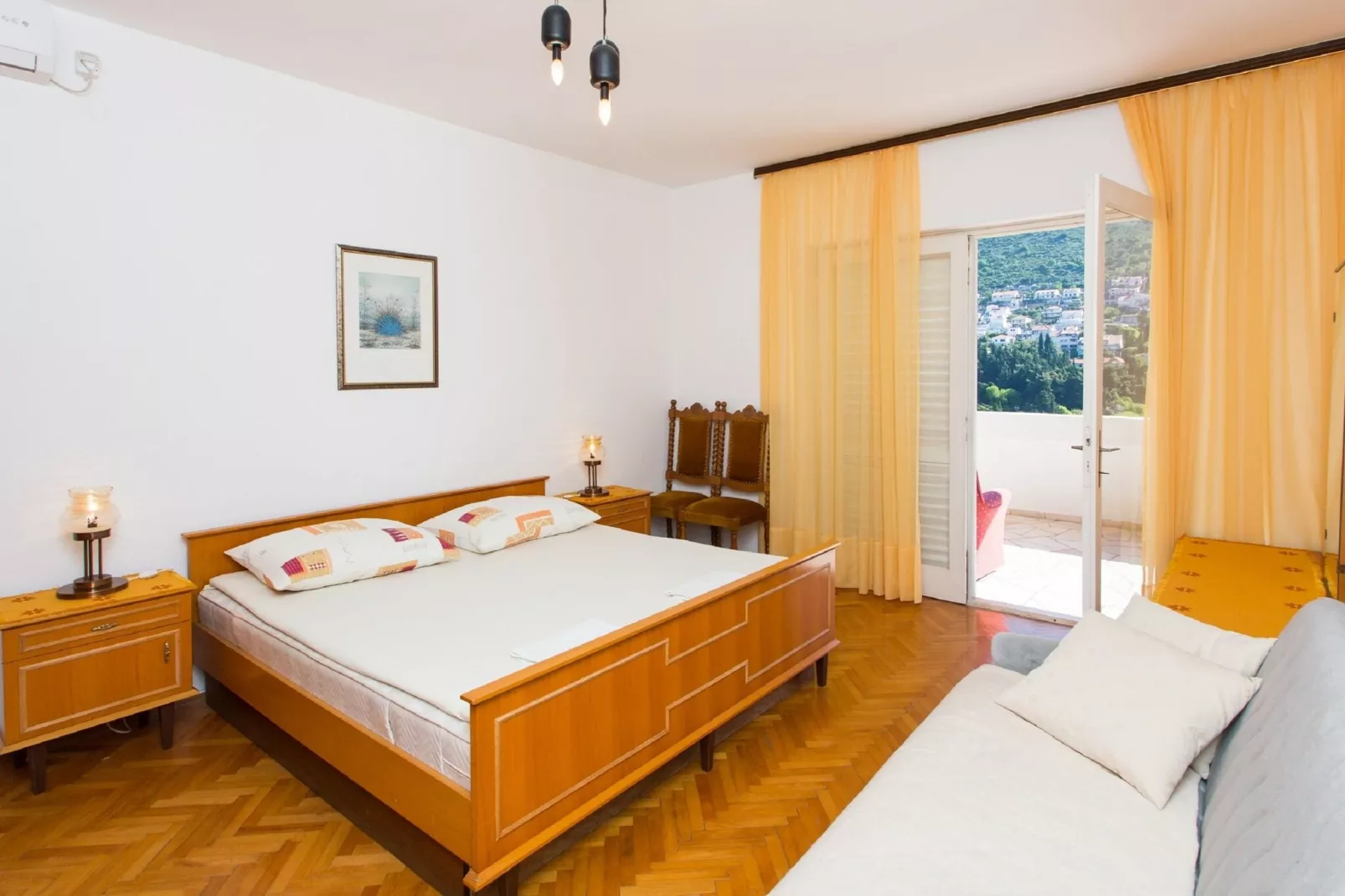 Guest House Ljubica - Double Room with Private Bathroom-2-Schlafzimmer