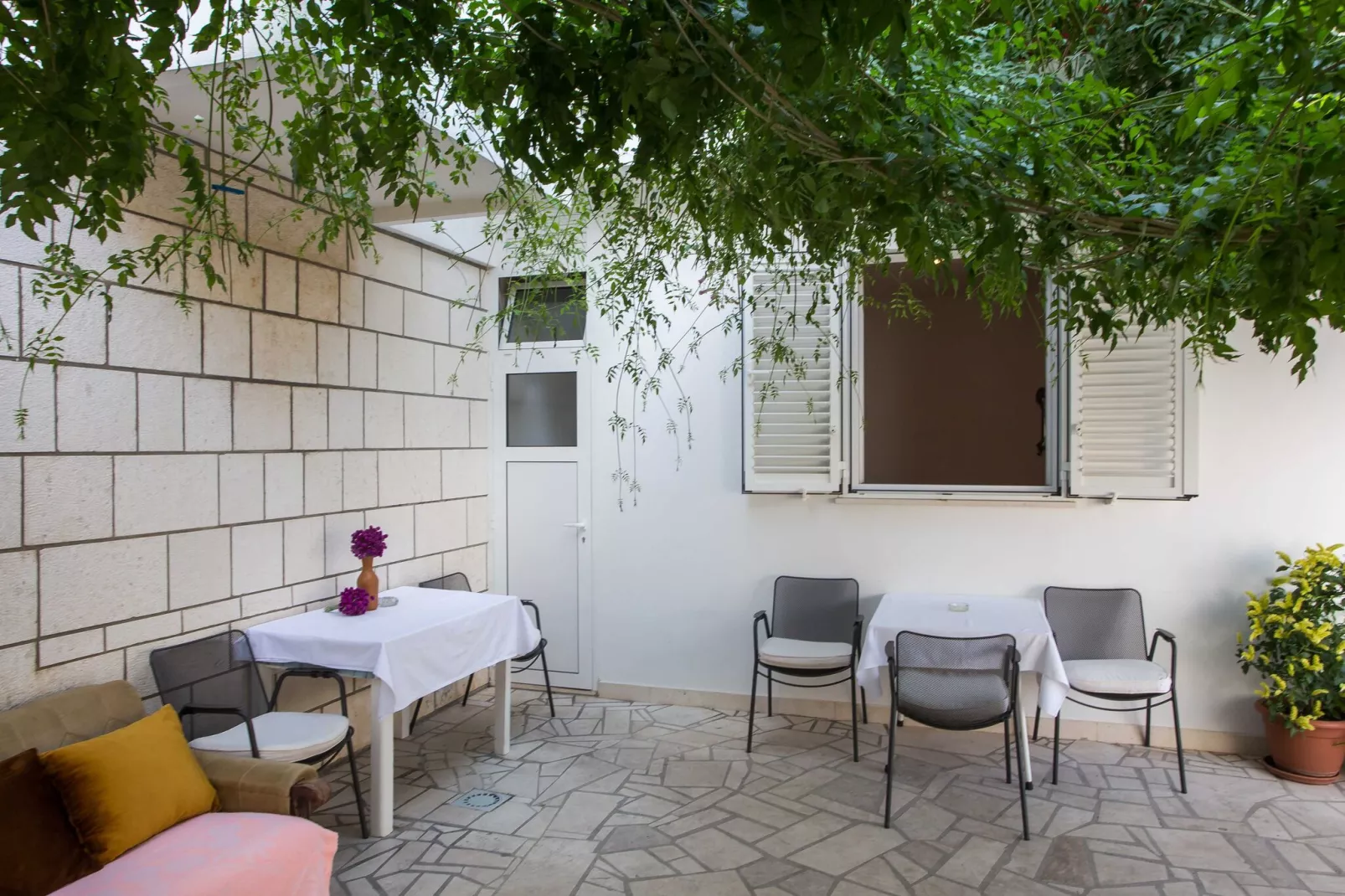 Guest House Ljubica - Double Room with Private Bathroom-2-Terrasse