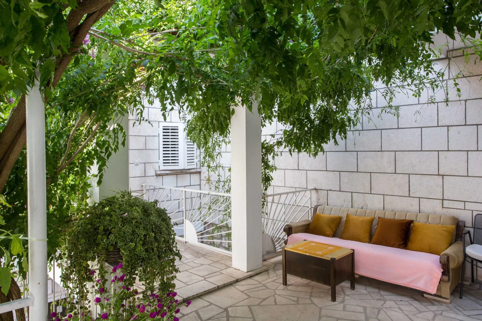 Guest House Ljubica - Double Room with Private Bathroom-2-Terrasse