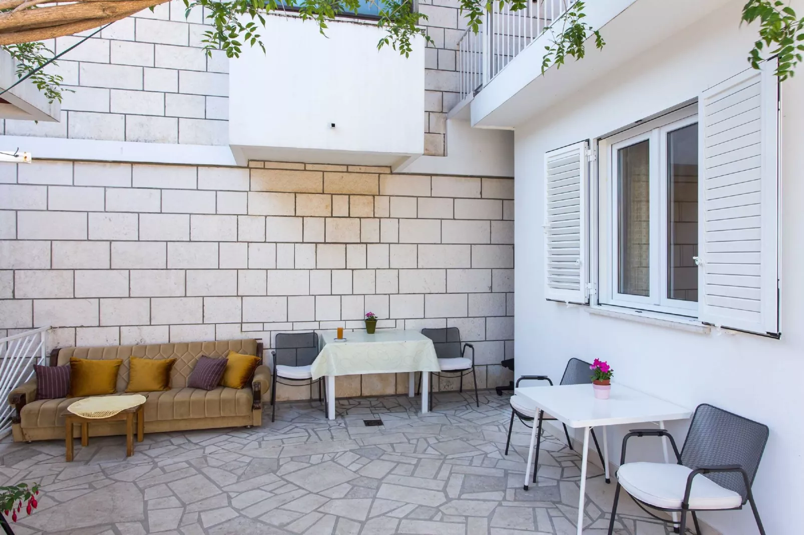 Guest House Ljubica - Double Room with Private Bathroom-2-Terrasse