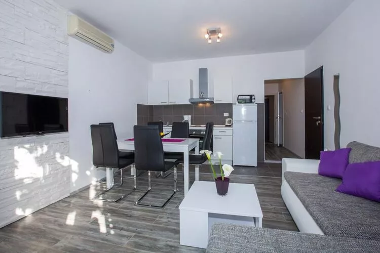 Villa Roza- Two-Bedroom Apartment-Salle à manger