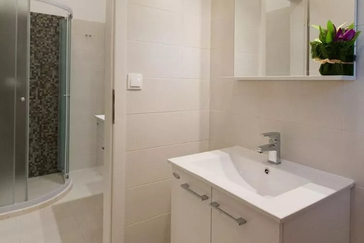 Villa Roza- Two-Bedroom Apartment-Salle de bain