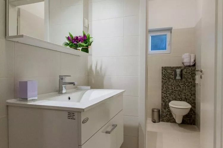 Villa Roza- Two-Bedroom Apartment-Salle de bain