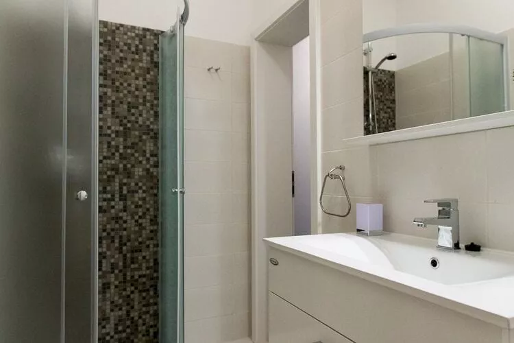 Villa Roza- Two-Bedroom Apartment-Salle de bain