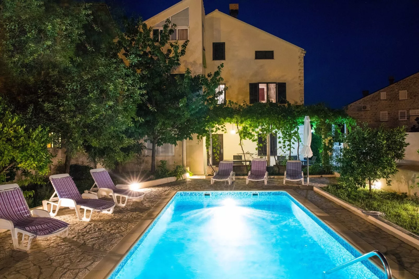 Villa Roza- Two-Bedroom Apartment-Piscine