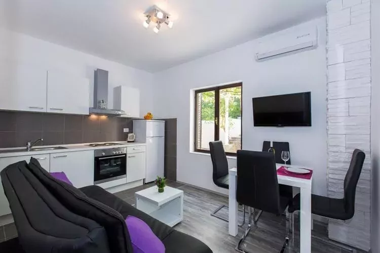 Villa Roza - One-Bedroom Apartment-Cuisine