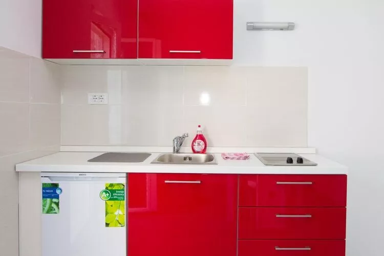 Villa Roza - Studio Apartment with Balcony-Kitchen