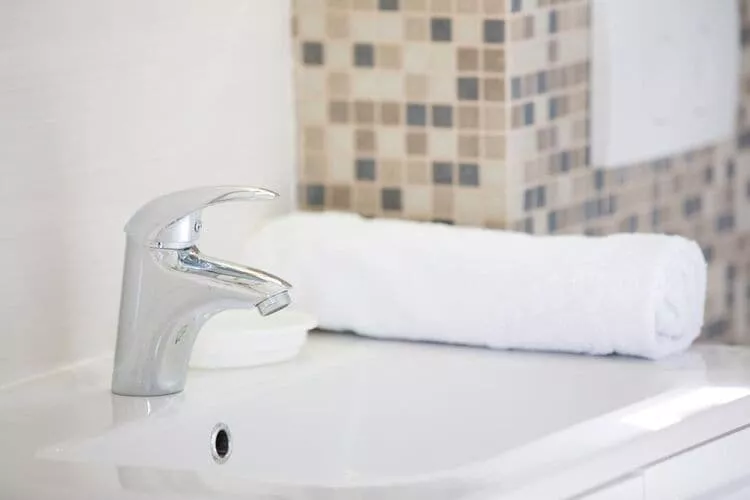 Villa Roza - Studio Apartment with Balcony-Bathroom