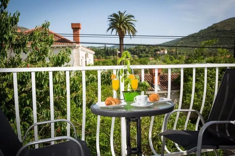 Villa Roza - Studio Apartment with Balcony-Terrace balcony